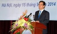 Premierminister Nguyen Tan Dung nimmt am Schuljahresbeginn der Nationaluniversität teil